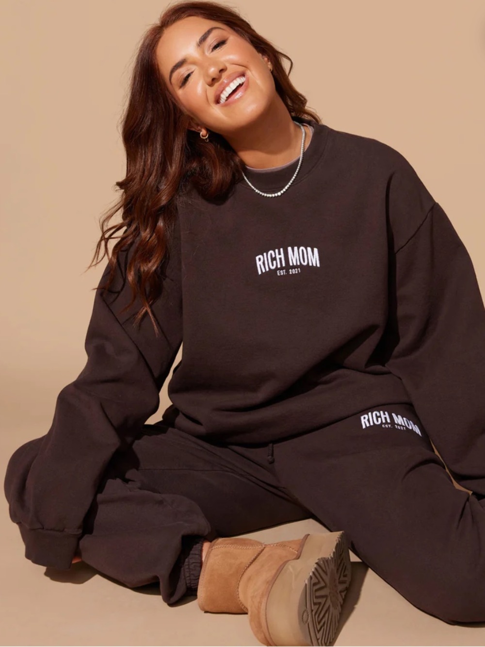RICH MOM CREWNECK